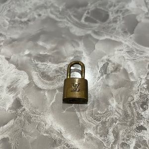 Louis Vuitton lock no key 312